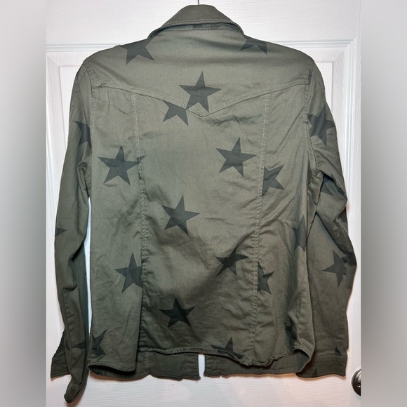 Knox Rose Olive Green Printed Star Utility Button-Down Shacket- Size Medium - Picture 5 of 7